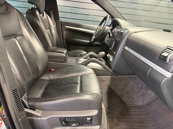 Porsche Cayenne S 16 of 22