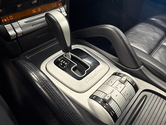 Porsche Cayenne S 18 of 22