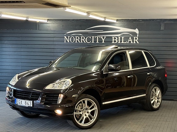 Porsche Cayenne S 10 of 22