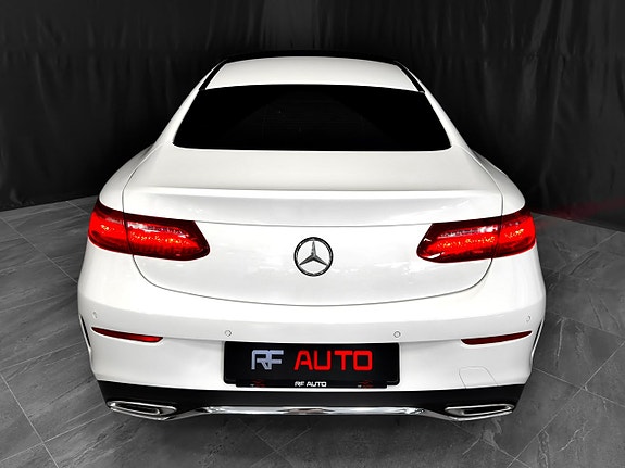 Mercedes-Benz E200 11 of 30
