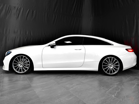 Mercedes-Benz E200 7 of 30