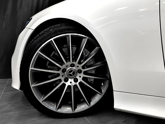 Mercedes-Benz E200 8 of 30