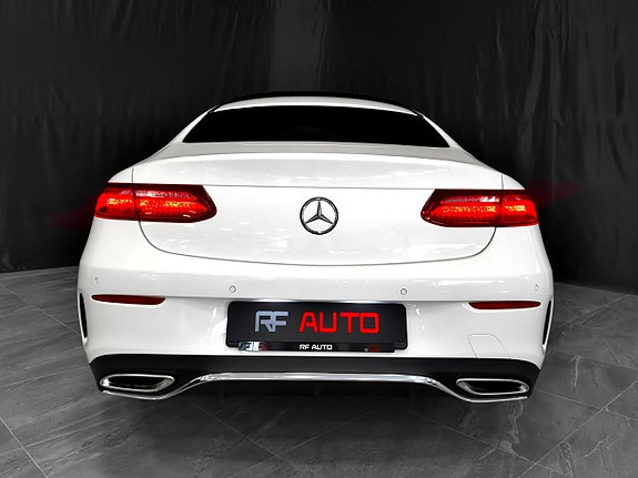 Mercedes-Benz E200 12 of 30