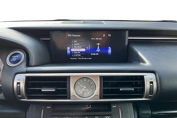 Lexus IS300h 15 of 22
