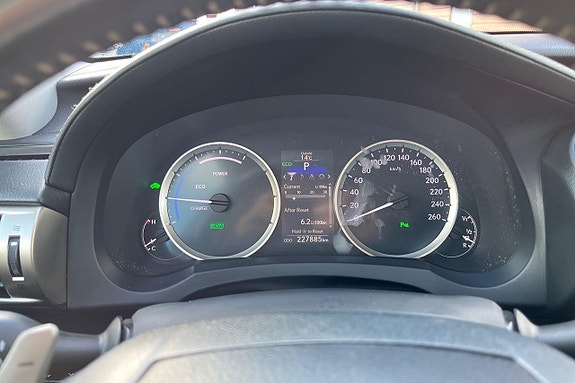 Lexus IS300h 14 of 22