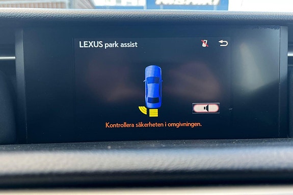 Lexus IS300h 16 of 22