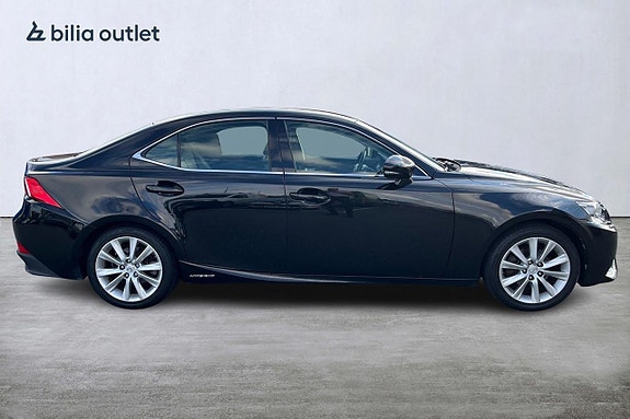 Lexus IS300h 7 of 22