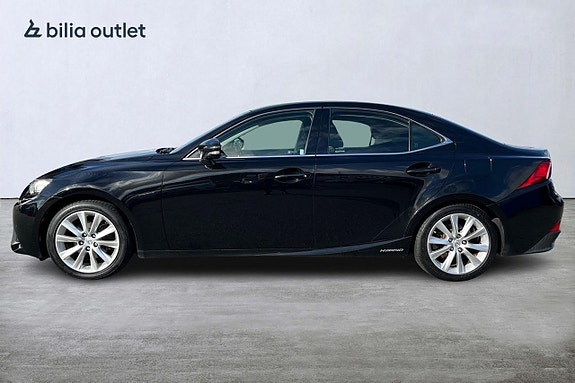 Lexus IS300h 3 of 22