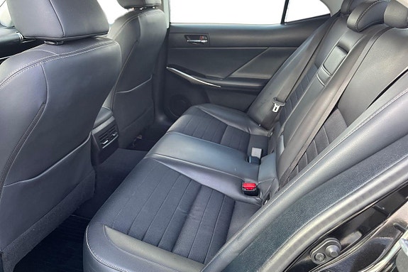 Lexus IS300h 20 of 22