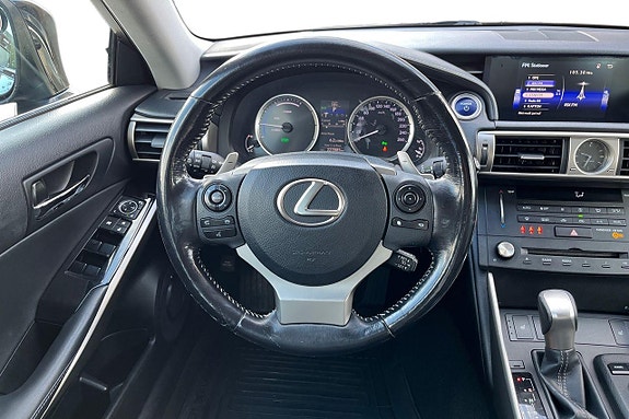 Lexus IS300h 13 of 22