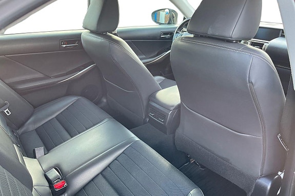 Lexus IS300h 19 of 22