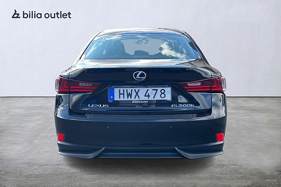 Lexus IS300h 5 of 22