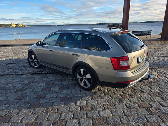 Skoda Octavia Scout 3 of 24
