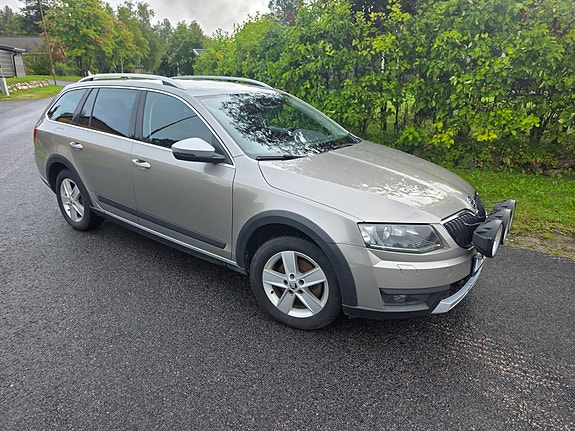 Skoda Octavia Scout 5 of 24
