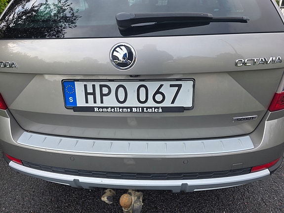Skoda Octavia Scout 8 of 24