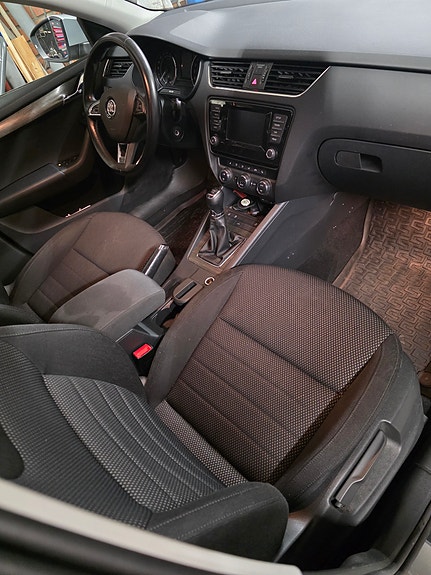 Skoda Octavia Scout 10 of 24