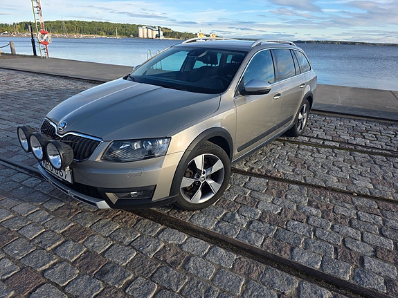 Skoda Octavia Scout 4 of 24