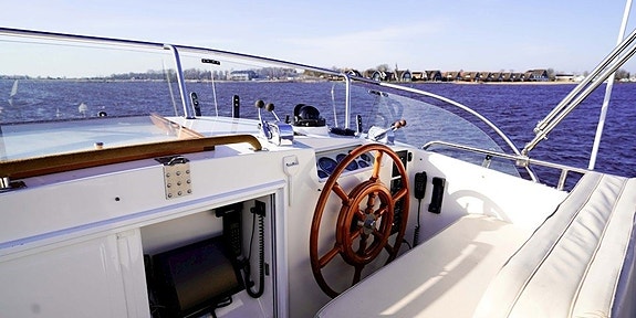 Grand Banks 42 Motoryacht 5 of 30