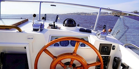 Grand Banks 42 Motoryacht 6 of 30