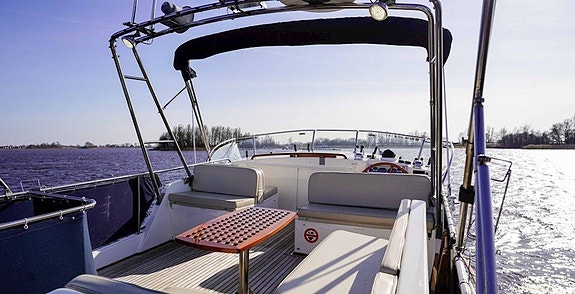 Grand Banks 42 Motoryacht 4 of 30