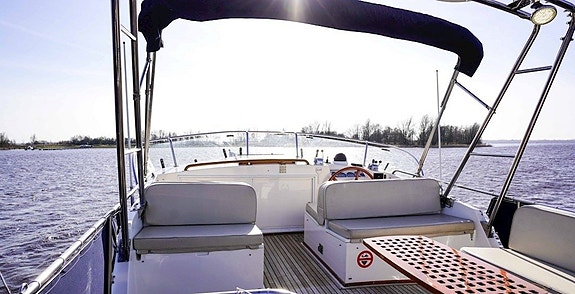 Grand Banks 42 Motoryacht 3 of 30