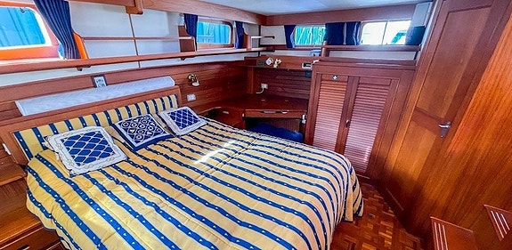 Grand Banks 42 Motoryacht 28 of 30