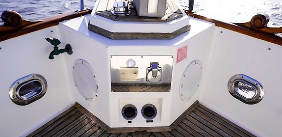 Grand Banks 42 Motoryacht 10 of 30