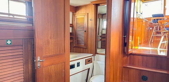 Grand Banks 42 Motoryacht 29 of 30