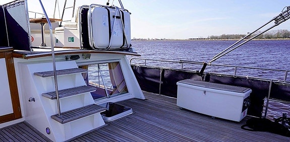 Grand Banks 42 Motoryacht 8 of 30