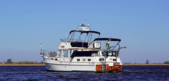 Grand Banks 42 Motoryacht 2 of 30