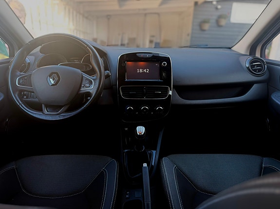 Renault Clio 3 of 3