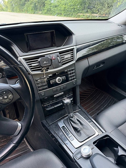 Mercedes-Benz E220 7 of 9