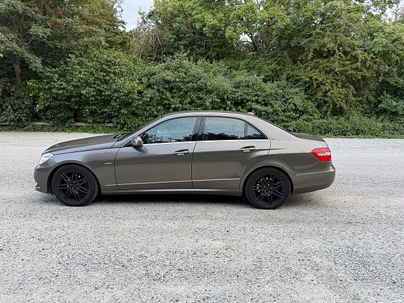 Mercedes-Benz E220 4 of 9