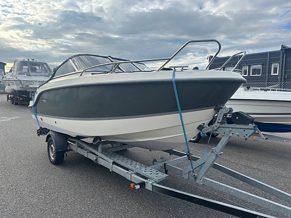UTTERN T51 2017 – MERCURY F100 • 135 TIMMAR • EN ÄGARE • BRE