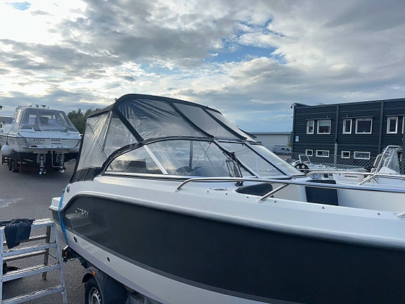 UTTERN T51 2017 – MERCURY F100 • 135 TIMMAR • EN ÄGARE • BRE 7 of 12