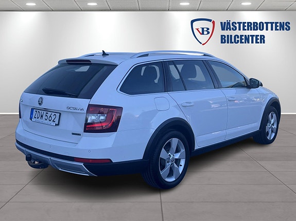 Skoda Octavia Scout 3 of 11