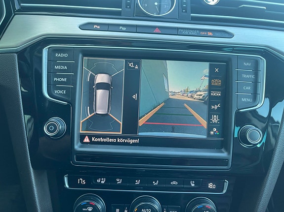 Volkswagen Passat 9 of 11
