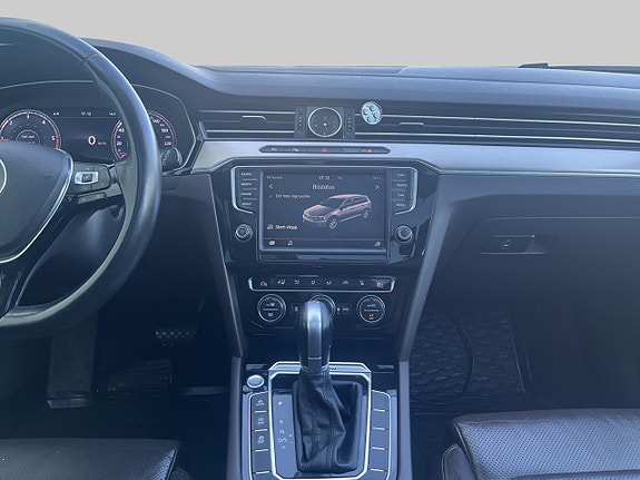 Volkswagen Passat 8 of 11