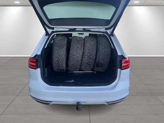 Volkswagen Passat 10 of 11