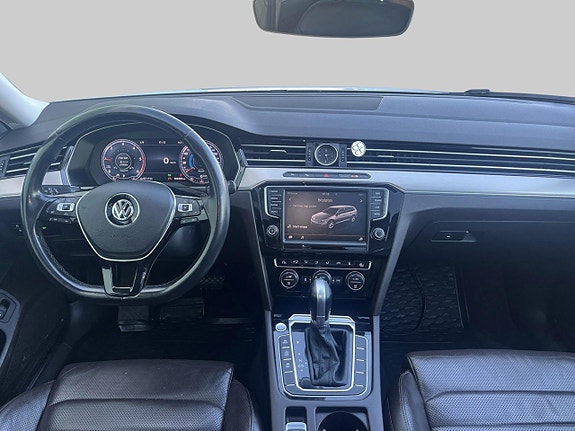 Volkswagen Passat 6 of 11