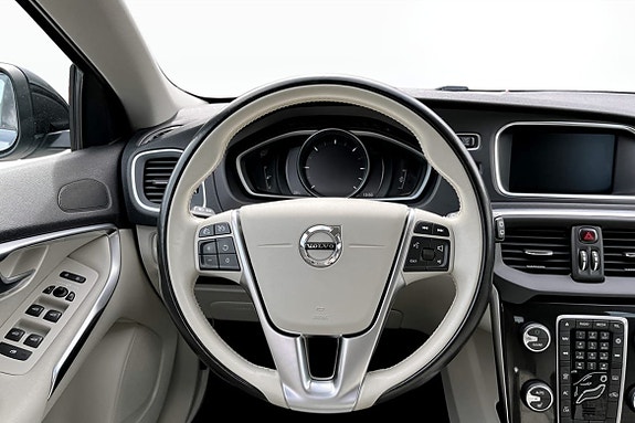 Volvo V40 Cross Country 7 of 9