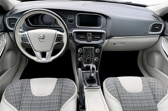 Volvo V40 Cross Country 4 of 9