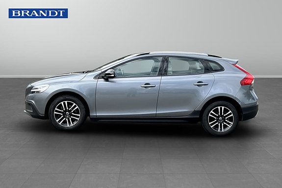 Volvo V40 Cross Country 3 of 9