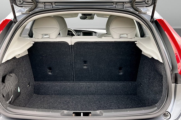 Volvo V40 Cross Country 9 of 9