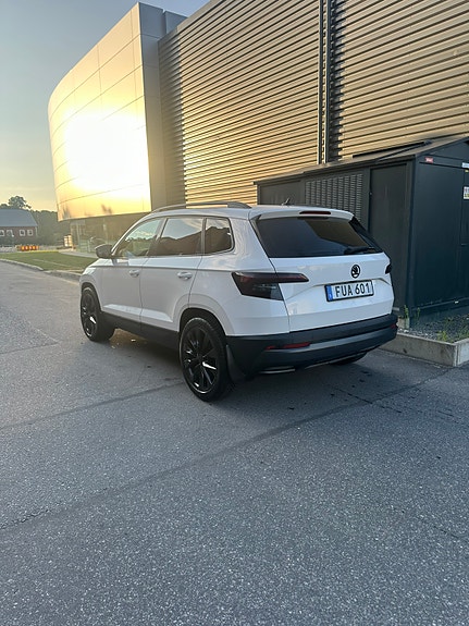 Skoda Karoq 2 of 5