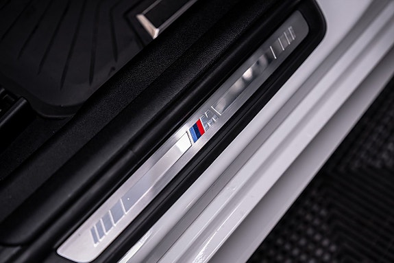 BMW 330i 25 of 27