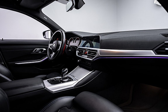 BMW 330i 26 of 27