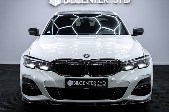 BMW 330i 4 of 27