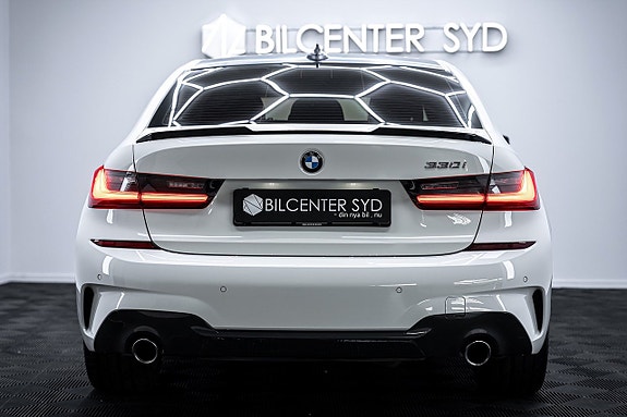 BMW 330i 11 of 27