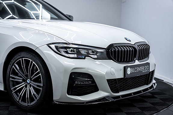 BMW 330i 6 of 27